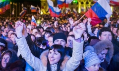 Phương Tây bị “gậy ông đập lưng ông” ở Crimea